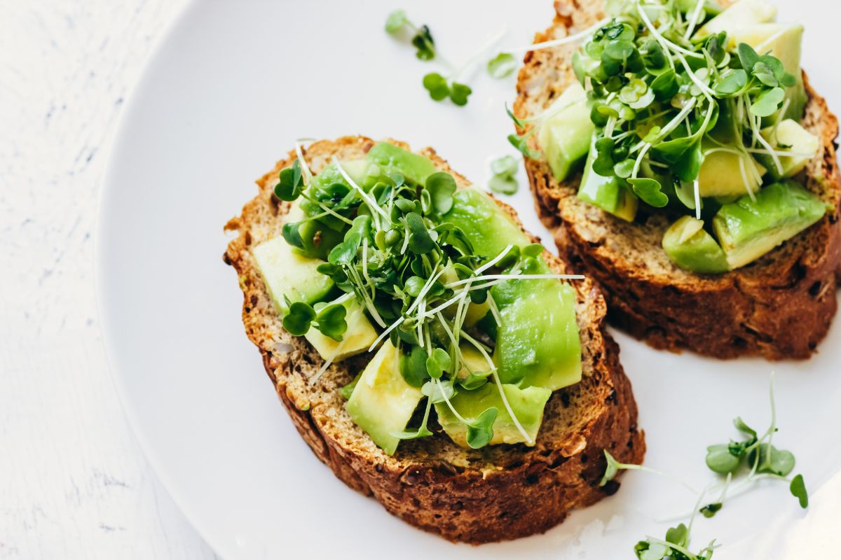 What is the best way to eat microgreens?